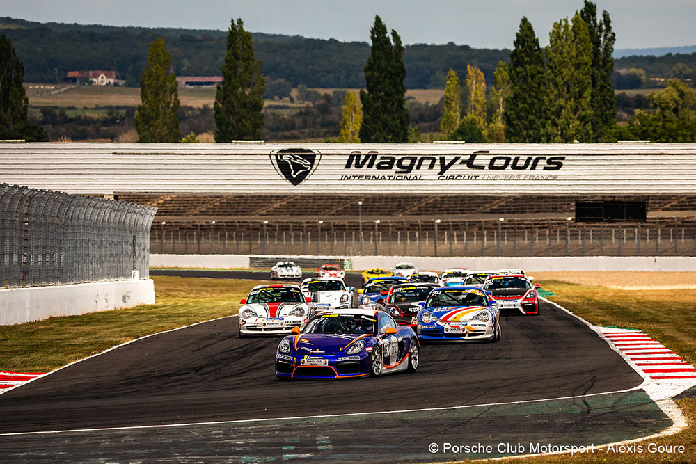 Circuit de course, vehicules-garages